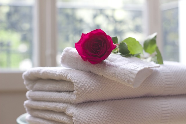 Foto: Hotelhandt&uuml;cher auf einem Bett